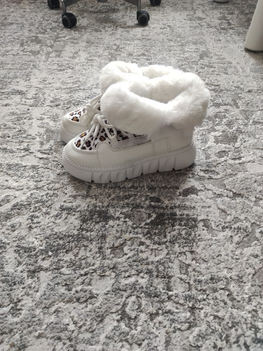 Ботінки зимові жіночі