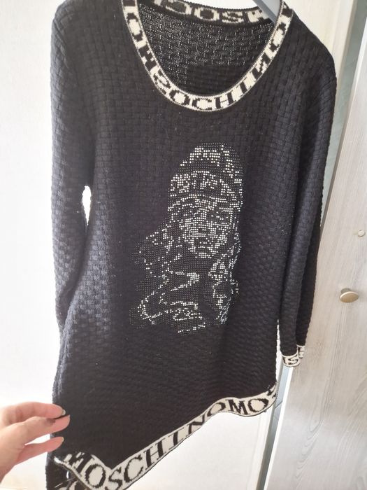 Swetr  lub tunika .M Moschino  .