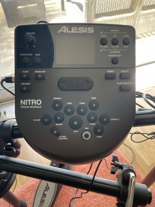Alesis Nitro Digital Drum Kit467946777578065921