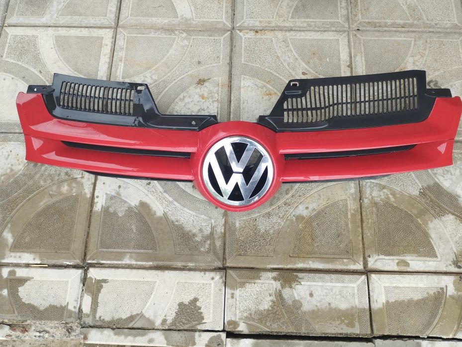 Решетка Golf 5 09г.в.