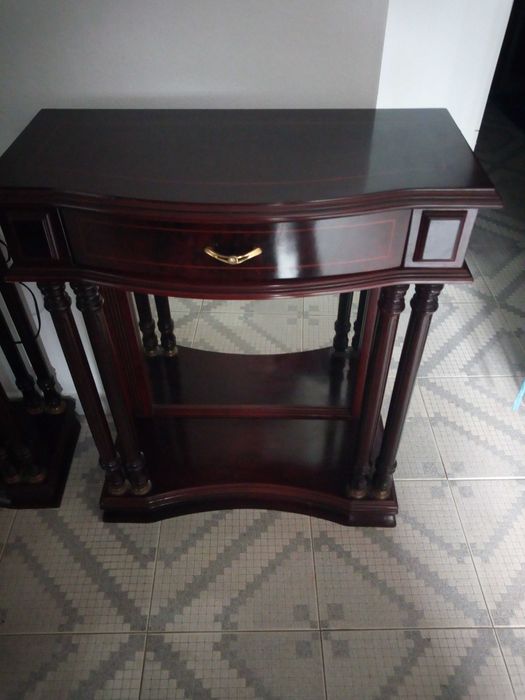 Aparador com espelho