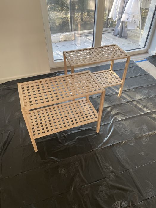 Azurowe drewniane polki na buty