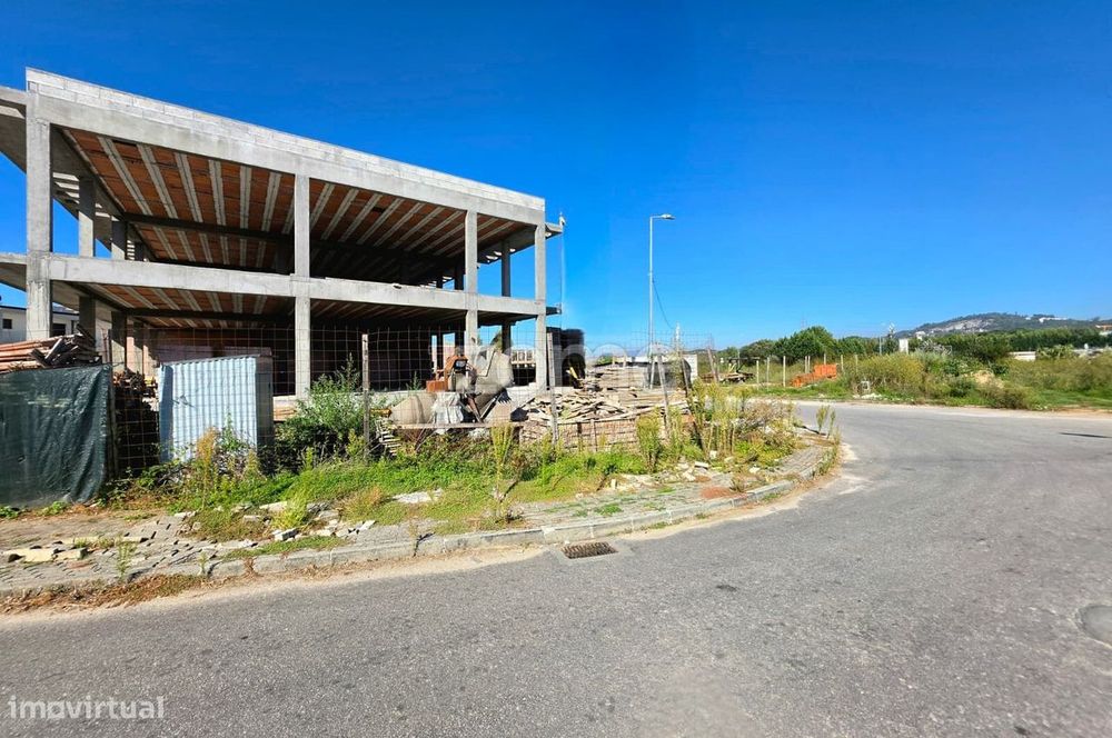 Moradia Gaveto T3 | Construção | Frossos-Braga | Amplo Espaço Exter...