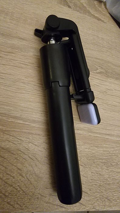 Selfie stick bluetooth com comando e flash NOVO