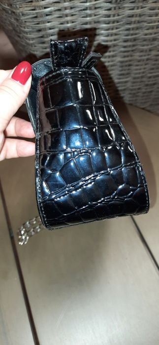 Клатч лаковый черный