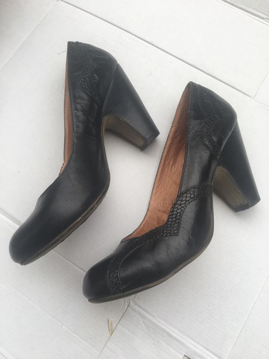 Black High-Heeled Shoes