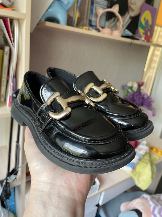 Лофери на дівчинку