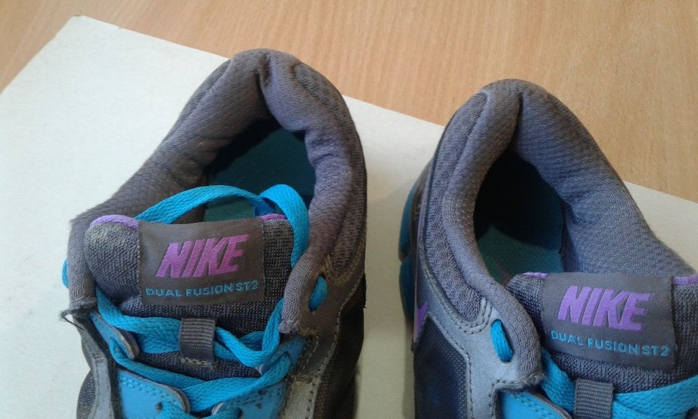 Продам кроссовки NIKE