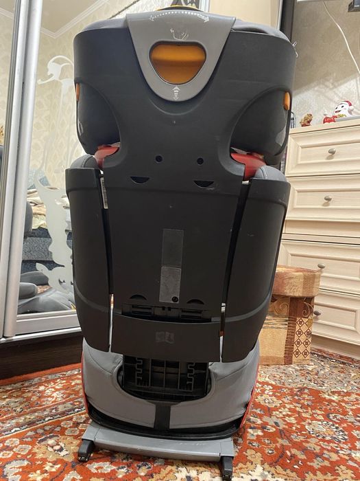 Автокрісло Chicco Oasys. Італія. З дитиною на протязі всього дитинства