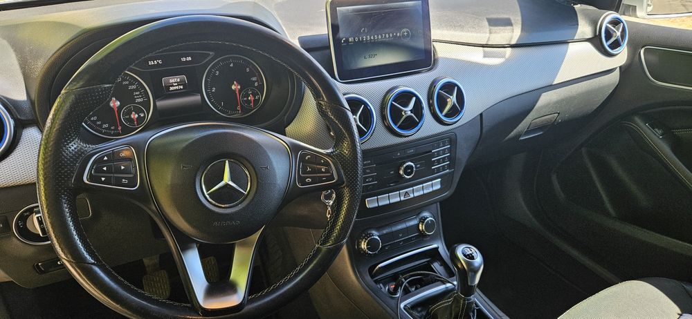 Mercedes-Benz  B 180D