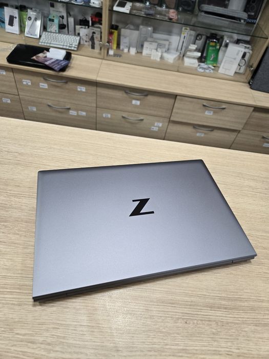 Потужній металевий/Як нові/Батарея -7годин YouTube/i7/16/512/IPS