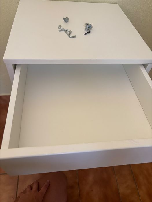 Mesa de cabeceira IKEA