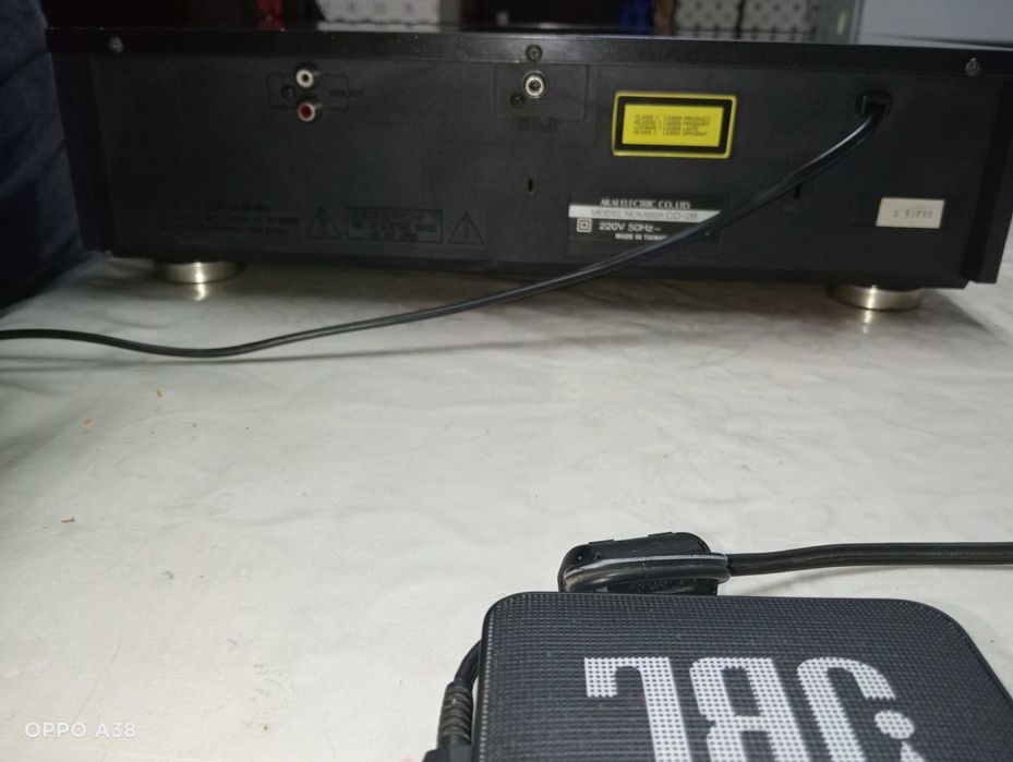 Leitor de CDs Akai cd-26.