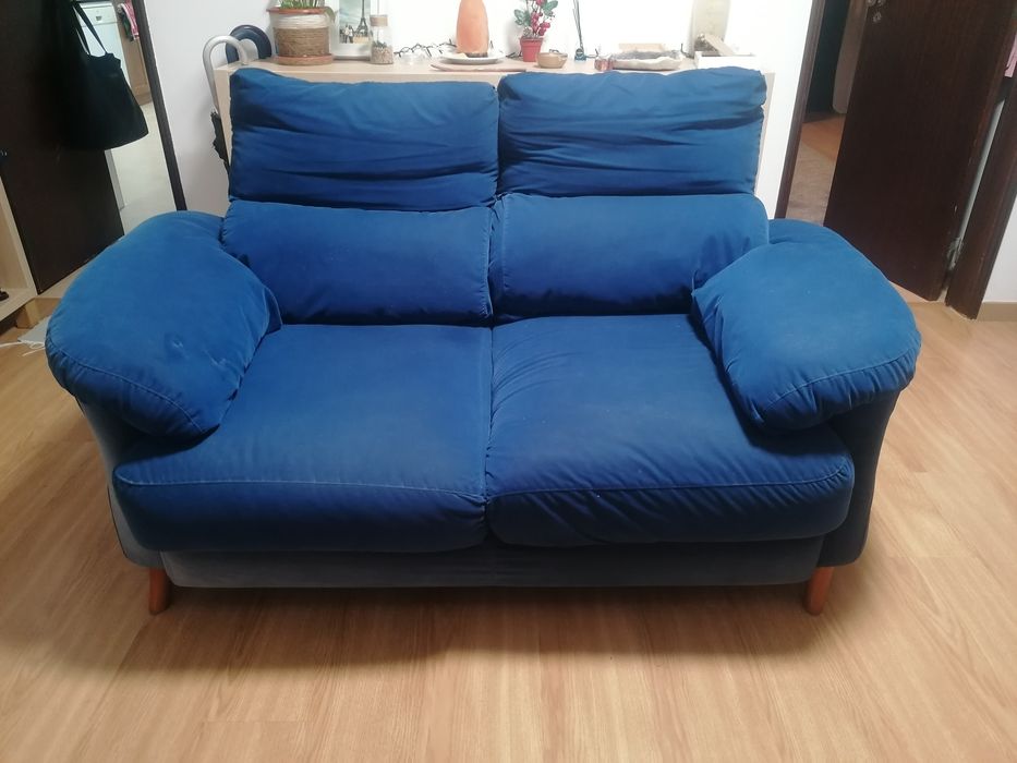 Sofá de 2 lugares azul