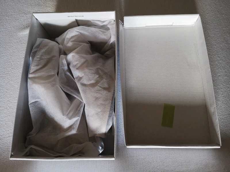 Sapatos senhora de salto largo