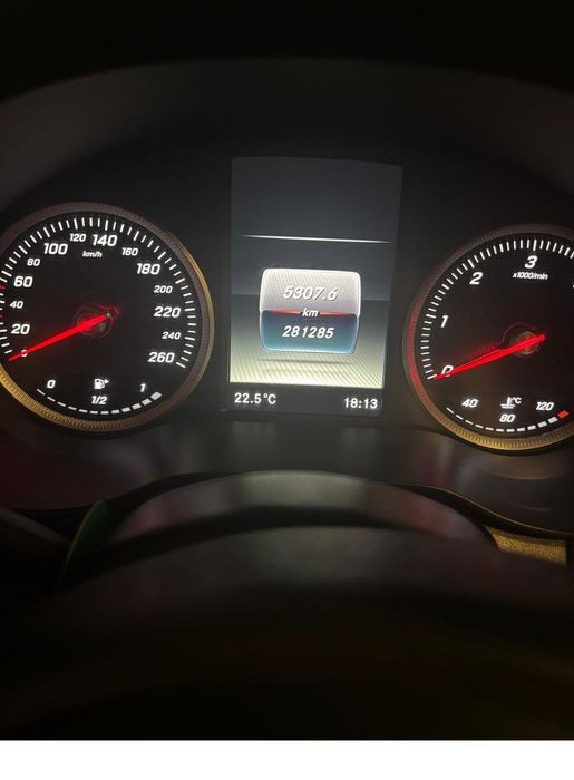 Mercedes c  200 .