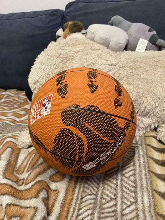 Piłka do koszykówki Spalding KFC