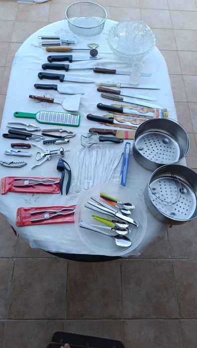 Talheres vários coisas da cozinha.