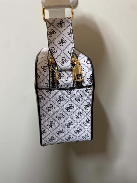 Torebka kuferek guess
