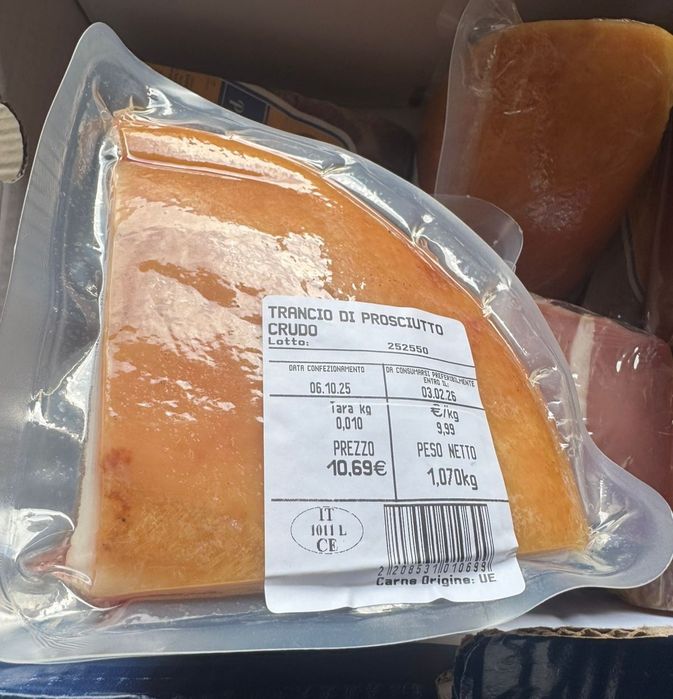 Прошутто Крудо Prosciutto.  Італія