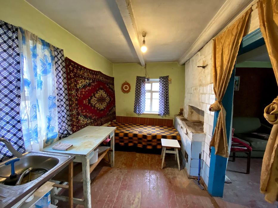 Капітальний гараж у жилому кварталі.Яма, світло, питна вода, підвал