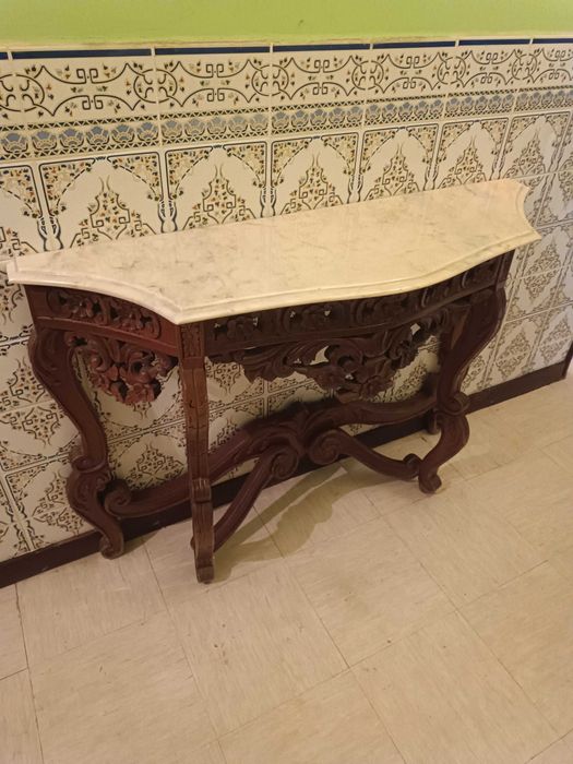 Móvel com pedra mármore