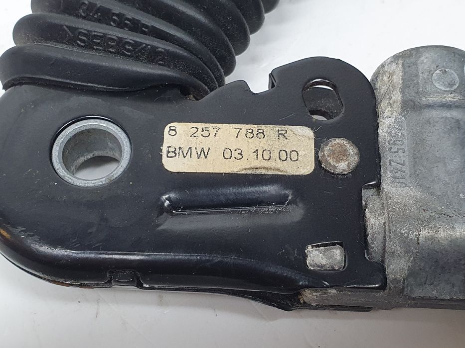 Encaixe de cinto frente direito BMW 3 (E46)