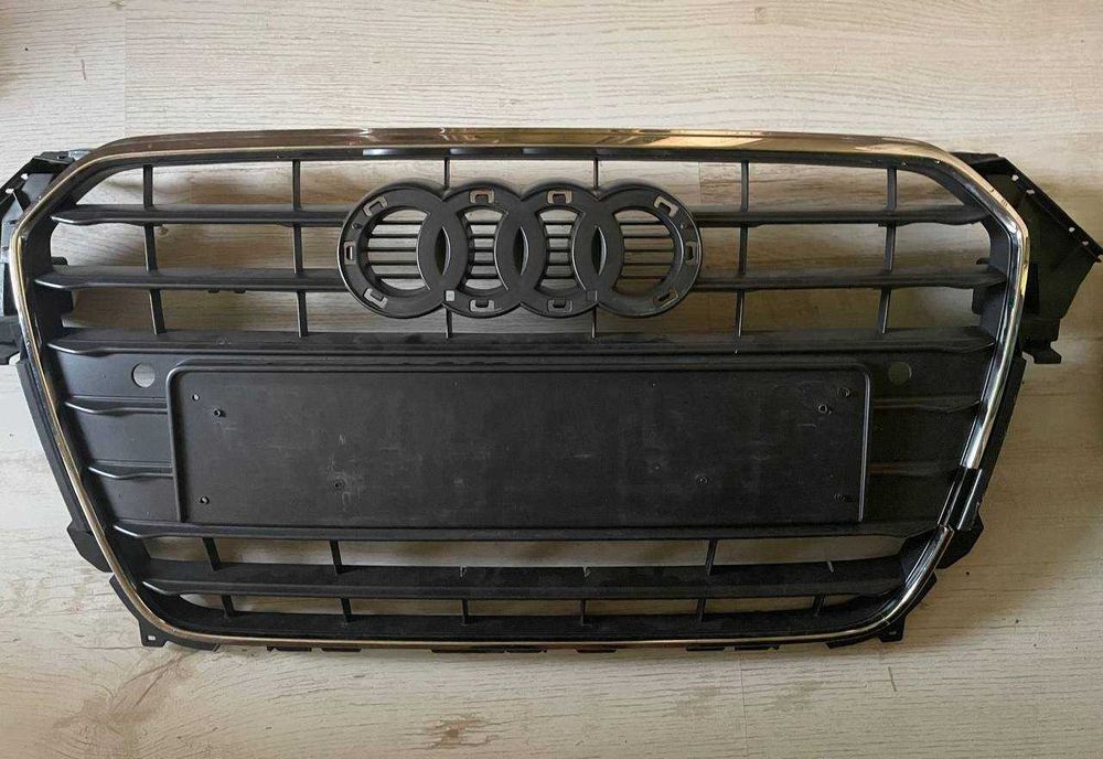 Решетка радиатора Audi A4 B8