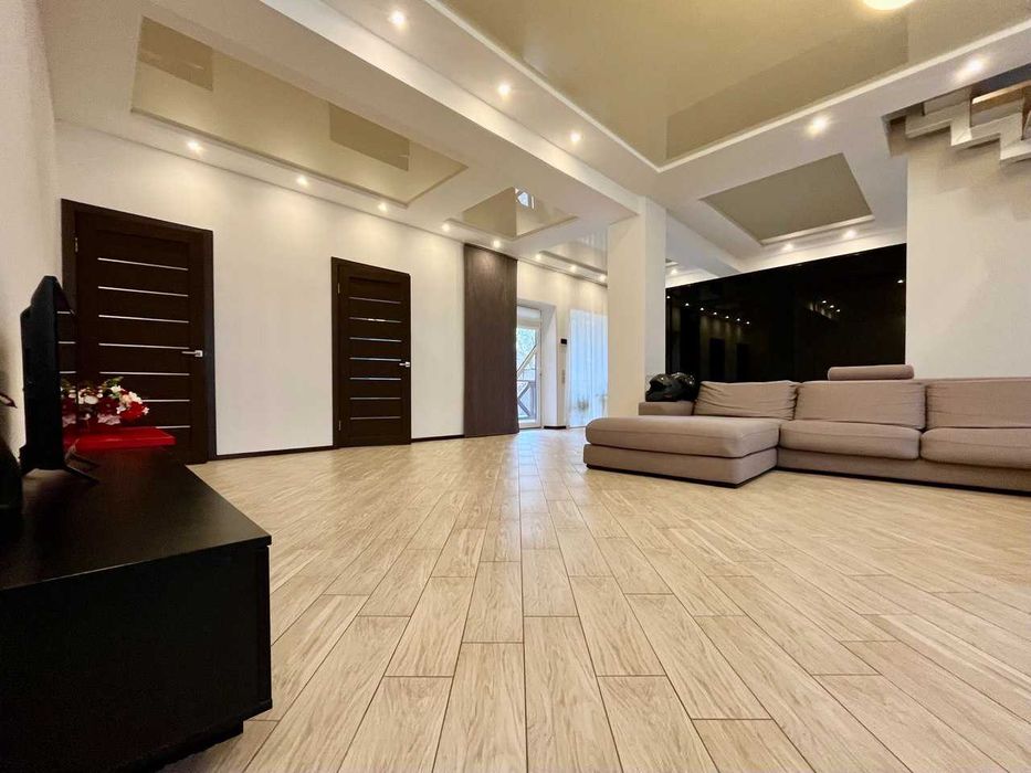 !!!Гарна пропозиція. Продаж будинку на два входи по вул.Квітневій