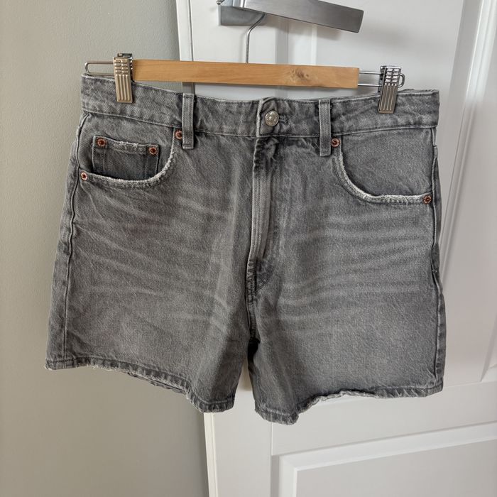 Szare szorty z wysokim stanem (ZARA)