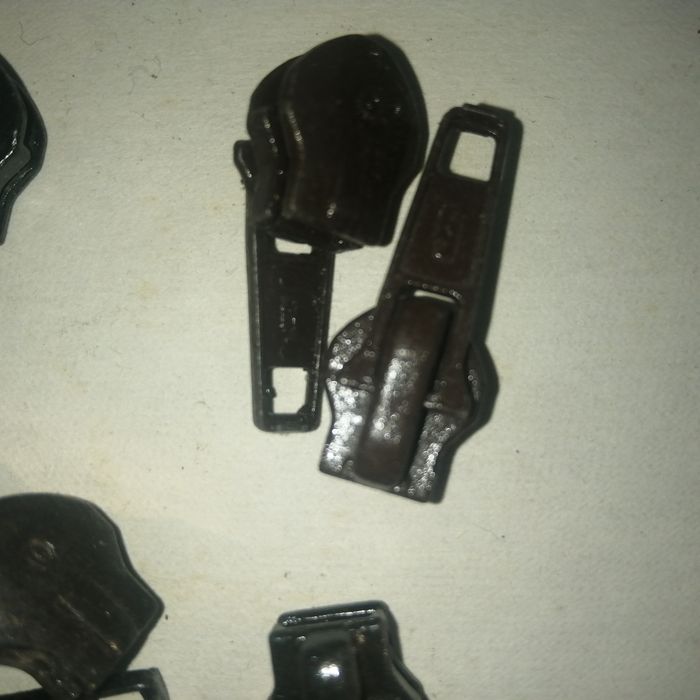 Рулонная зиперная молния с бегунками