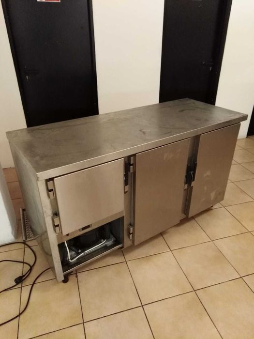 lote com bancadas prateleiras cozin. maq. loiça - restaur. e hotelaria