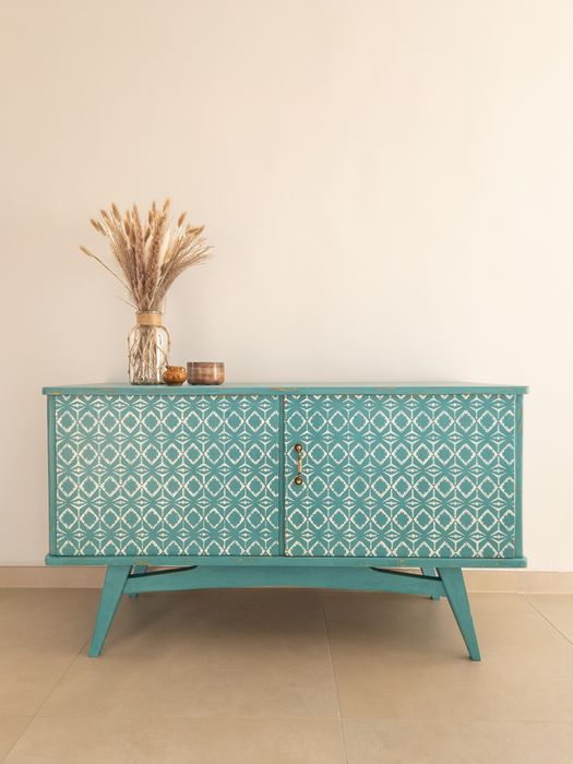 Turkusowa szafka boho