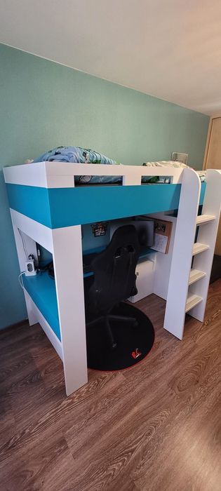 Łóżko piętrowe z biurkiem