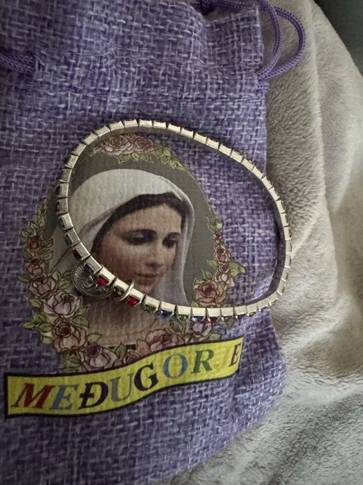 Rożaniec z Medziugorie i branzoletka z matka boska i etui