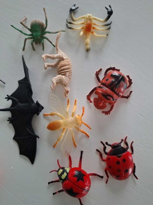 Gady owady robak robaki pająk pająki insekty jaszczurka figurki