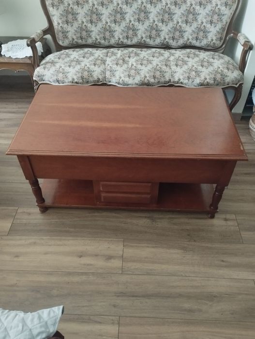 Mesa de sala de madeira cerejeira