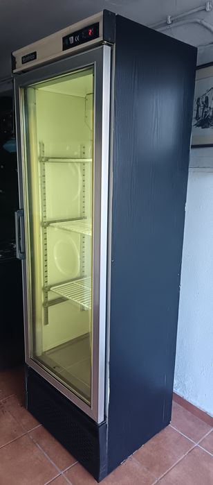 Arca vertical refrigeradora