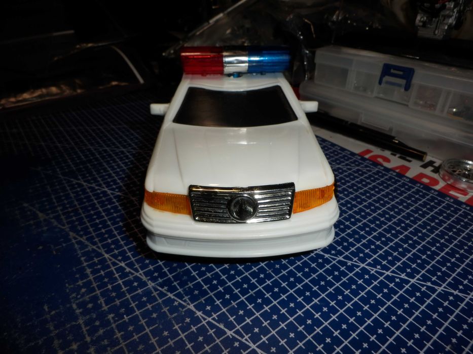 Carrinho de brincar Mercedes-Benz 560 SLC