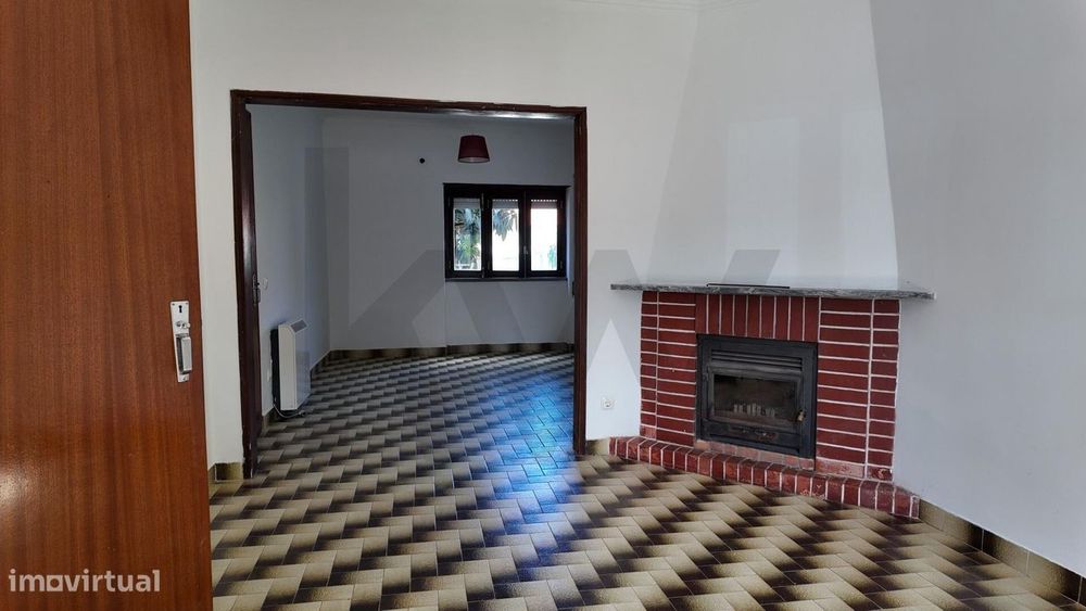 Arrendamento de Moradia 2 pisos com garagem | Belverde/Seixal