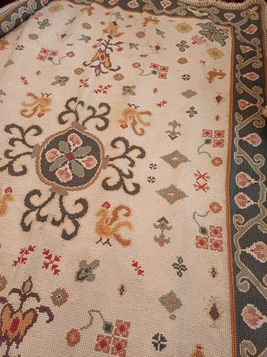 Tapete de Arraiolos Tradicional bordado à mão (1,98m x 1,37m)