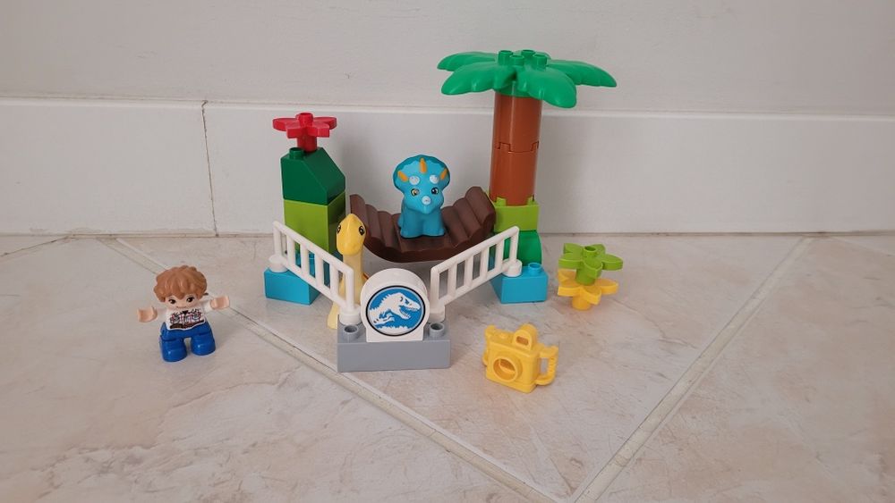 4 LEGO DUPLO: 10858, 10904, 10879 + peças várias