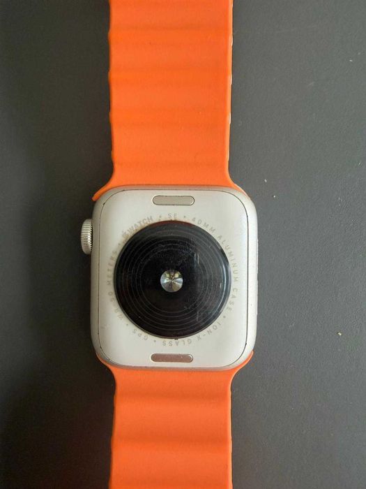 Apple Watch SE (2ª Geração) 40mm GPS – Prata (Bateria a 99%)