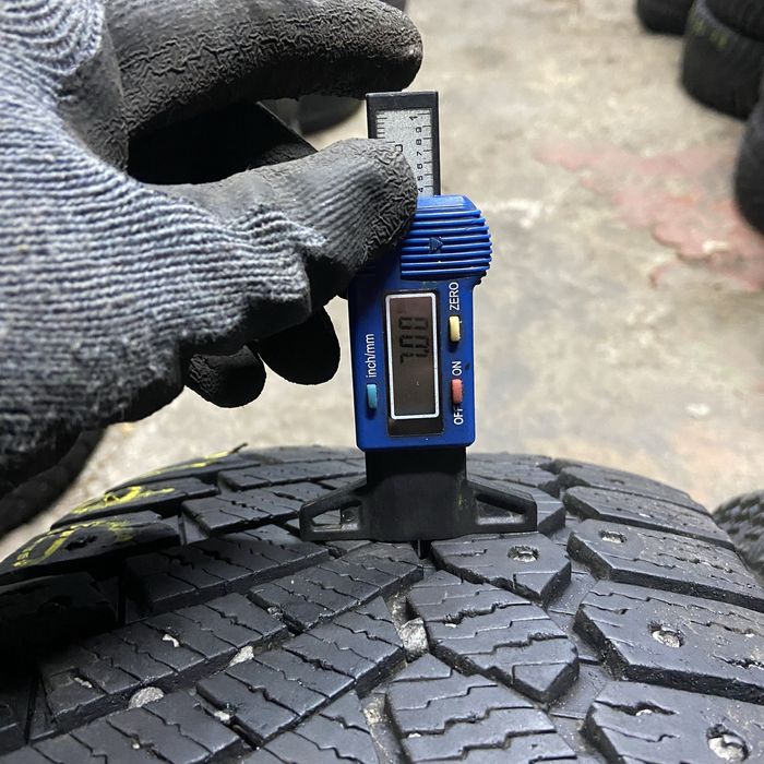 Зимові шини 225/60 r17 Continental.