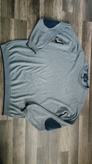 świetny sweterek ARMANI JEANS