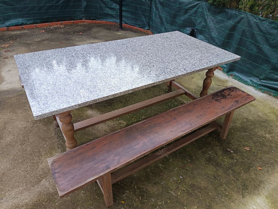 Mesa em granito c/banco