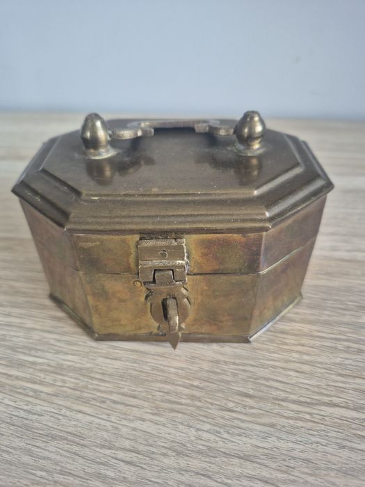 Szkatułka z mosiądzu prl