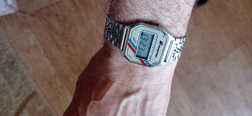 Часы наручные электронные "Камертон", СССР, 1991, на ходу.