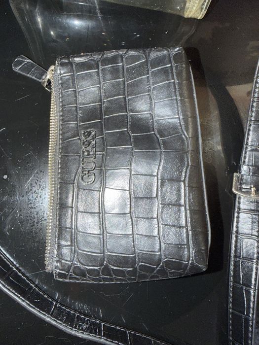 Сумка через плече Guess