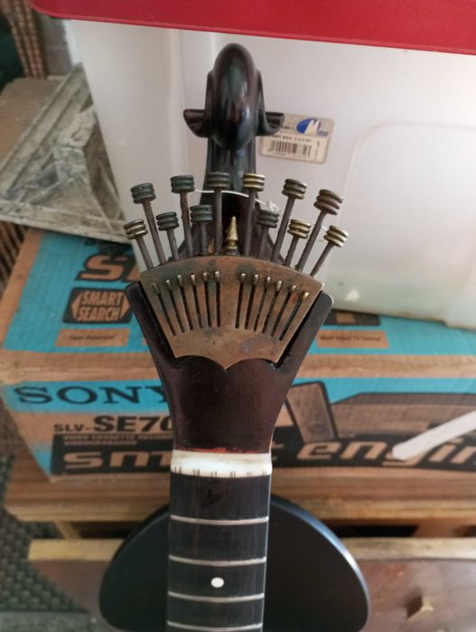 Guitarra portuguesa de 12 cordas muito antiga